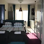 3-studio Apartment *